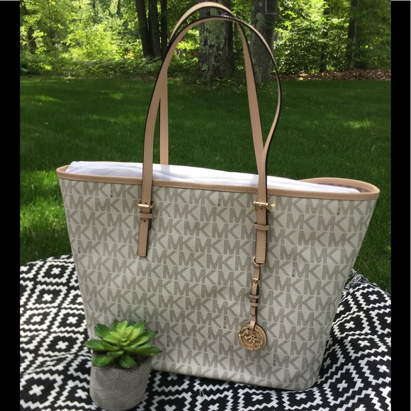 Michael Kors Handbags - LAST 1 Michael Kors Jet Set Travel MD Travel Tote